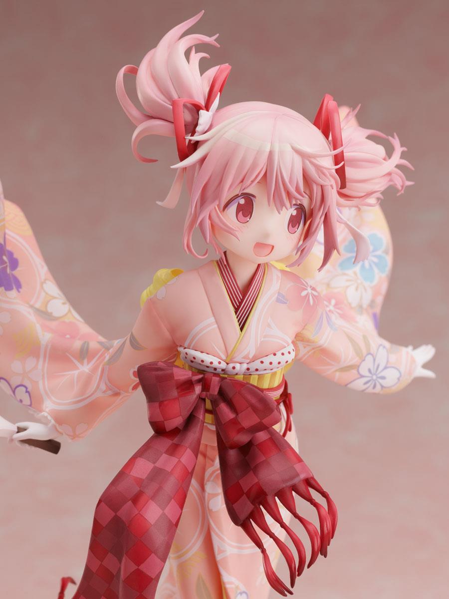 Madoka Magica: Madoka Haregi Ver. 1/7 Scale Figurine