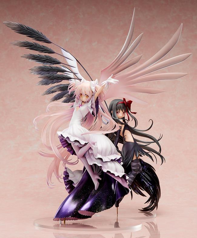 Madoka Magica: Ultimate Madoka 1/8 Scale Figurine