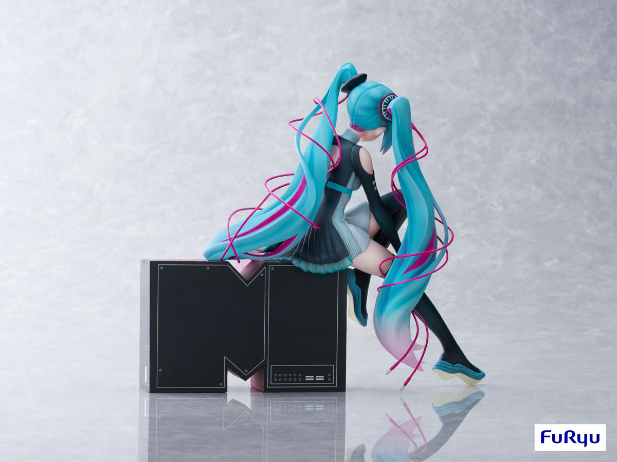 Vocaloid: Hatsune Miku X MTV 1/7 Scale Figurine